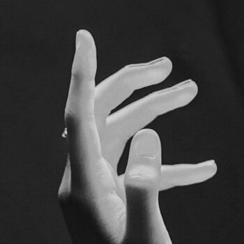 dito a scatto della mano